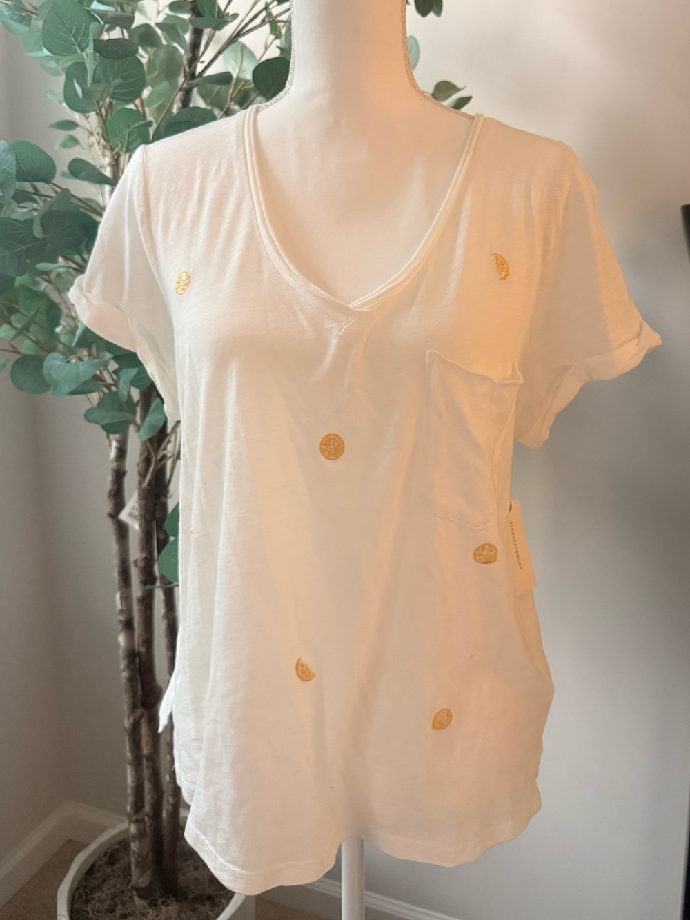 The Quinn Short-Sleeve V-Neck T-Shirt by Pilcro Size M NWT
